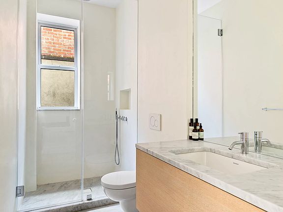 5th image of 234 W 21st St APT 32