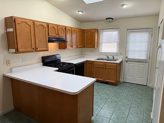 3rd image of 627 Oakbrook Ave
