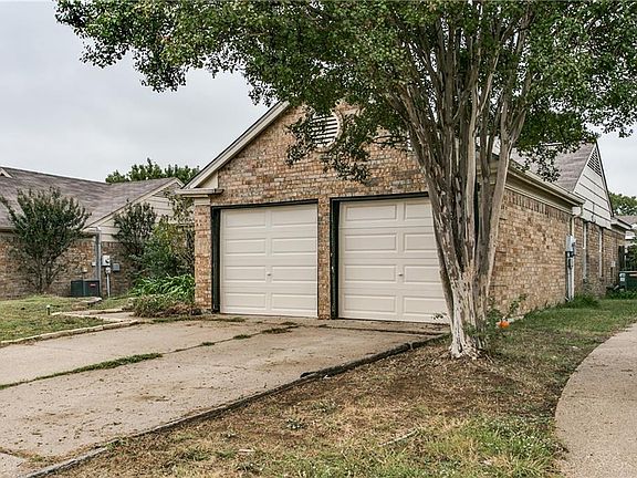 3rd image of 5520 Blue Spruce Dr