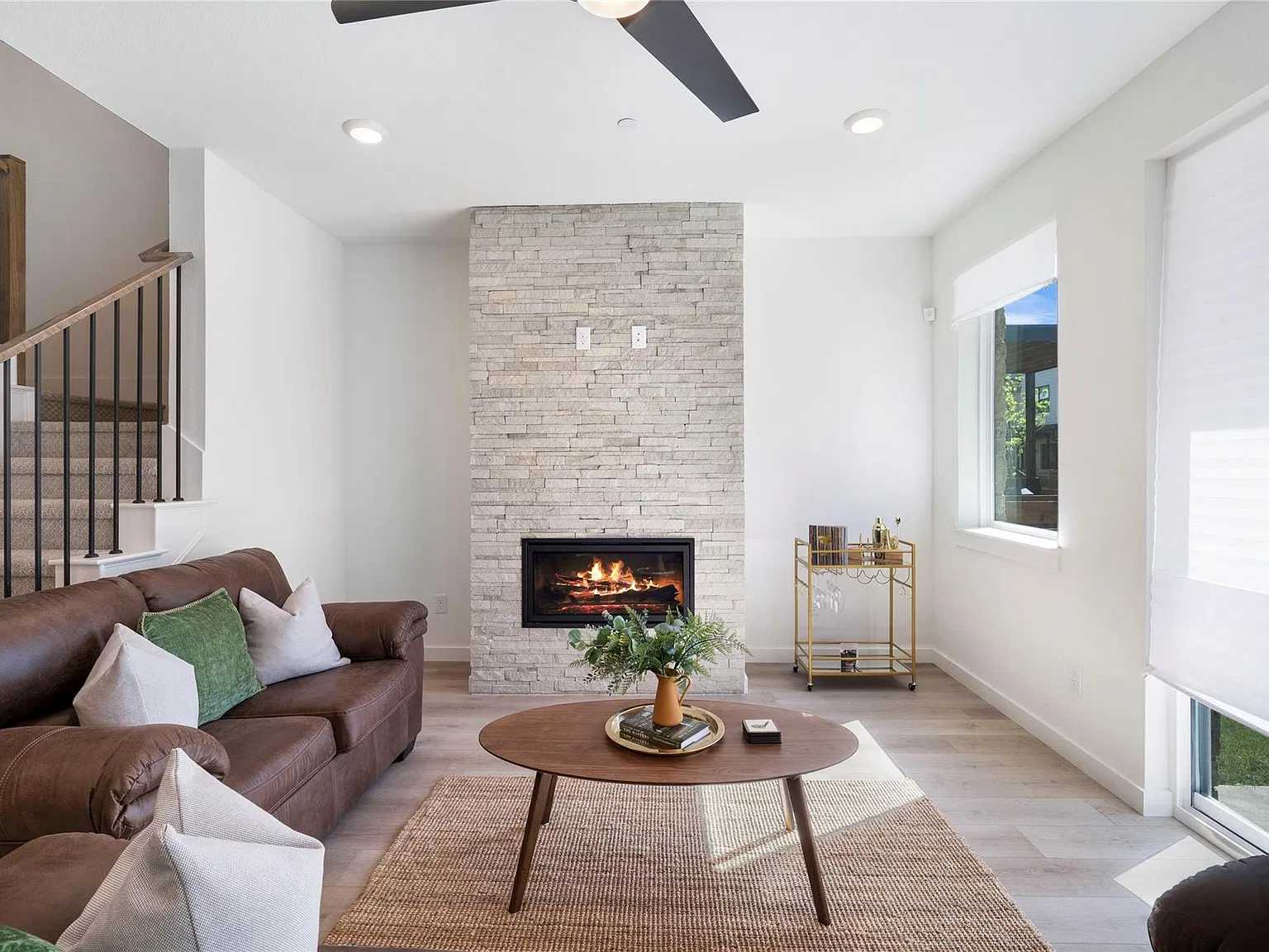 2 bed, 2.5 bath, 1415 sqft, $2,700 — Photo 2