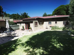 433 Dolan St, Taos, NM 87571