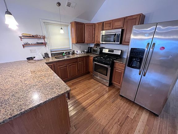 5th image of 392 Hamden Ave