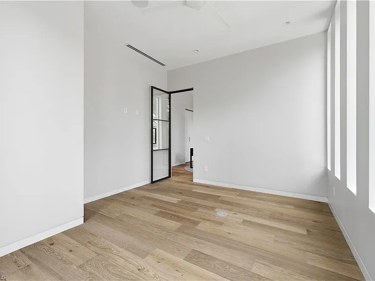 590 6th Ave N — Photo 29