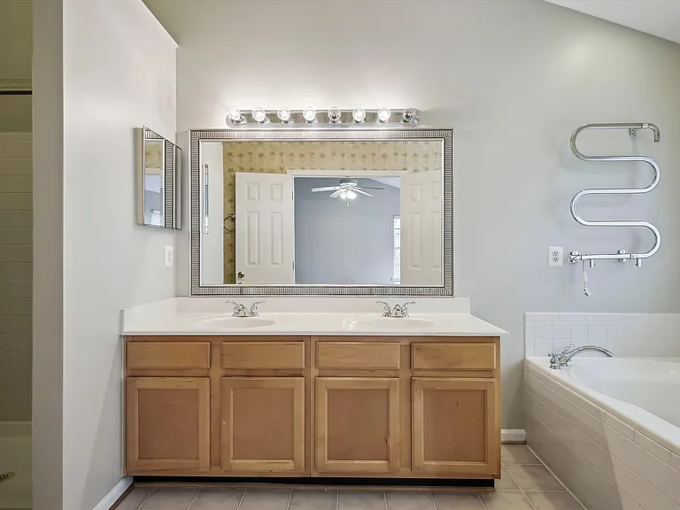 6733 Sullivan Way — Photo 36