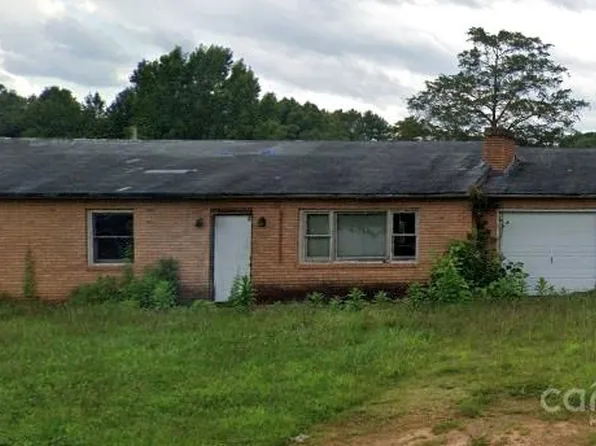 2621 Fairwood Dr SE, Hudson, NC 28638