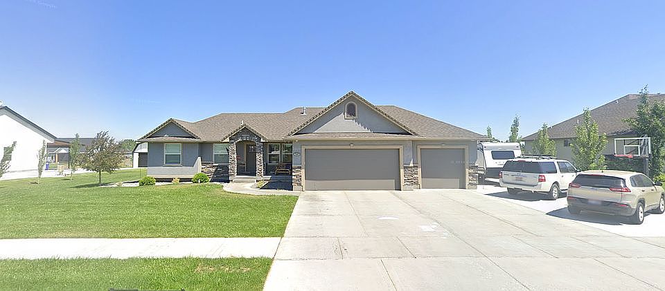 1st image of 898 Pine Brook Ln