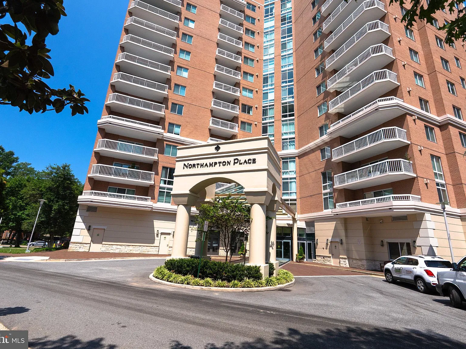 1 bed, 715 sqft, $2,200 — Photo 1