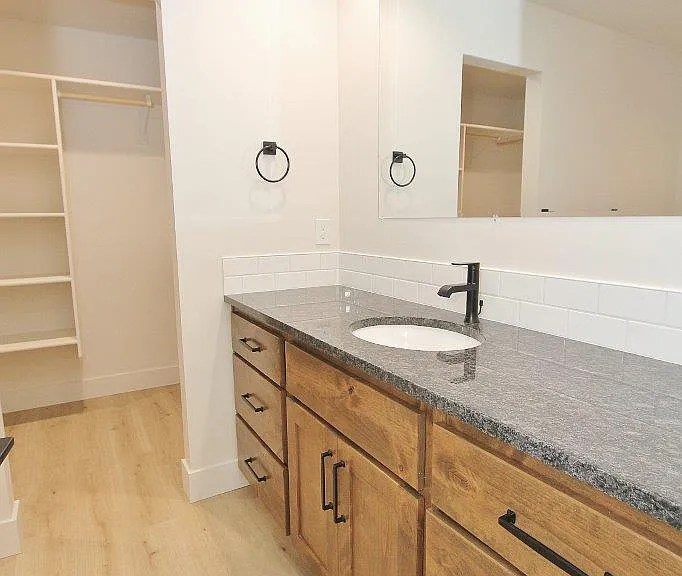 1115 S Commercial Ave #1 — Photo 12