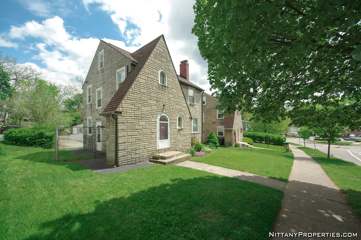 3 bed, 1.5 bath, 1650 sqft, $3,450 — Photo 2