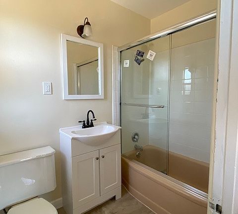 5th image of 3048 E Princeton Ave