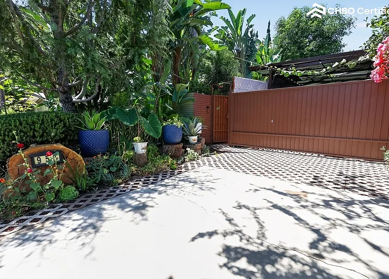 953 S Pepper St — Photo 2