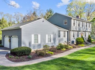 286 Old Farms Rd, Simsbury, CT 06070