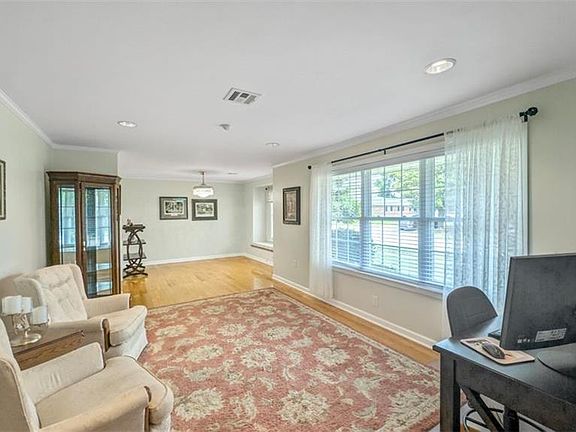 3rd image of 3424 Clifford Dr