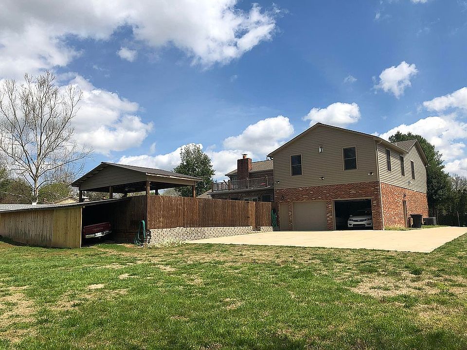 2nd image of 208 Dover Pl