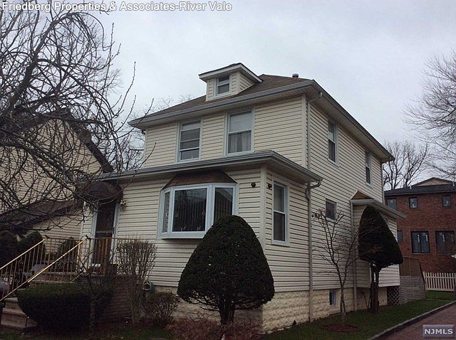 2nd image of 466 Washington Ave