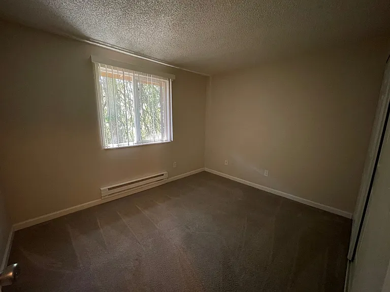 Emerald Park Apartments — Photo 17