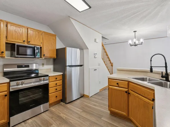 8379 Corcoran Cir #47, Inver Grove Heights, MN 55076