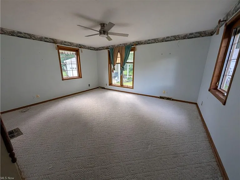 2543 Burlingham Dr — Photo 4