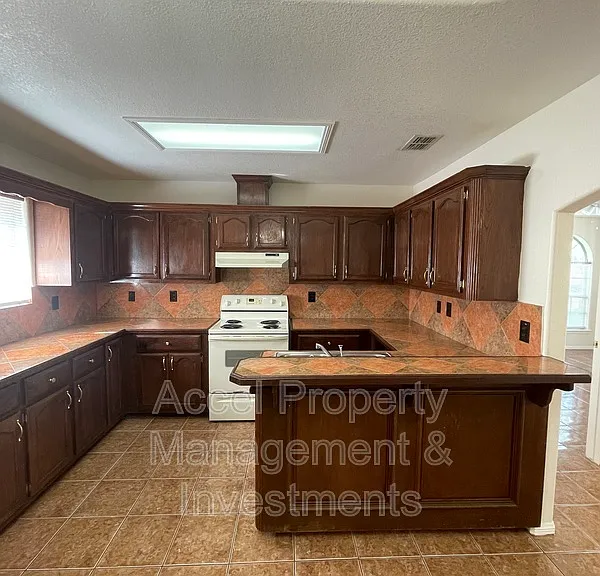 1712 Phoenix St #3 — Photo 7
