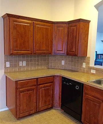 5th image of 524 Crescent Creek Ln