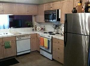 3rd image of 925 E Foxhill Dr