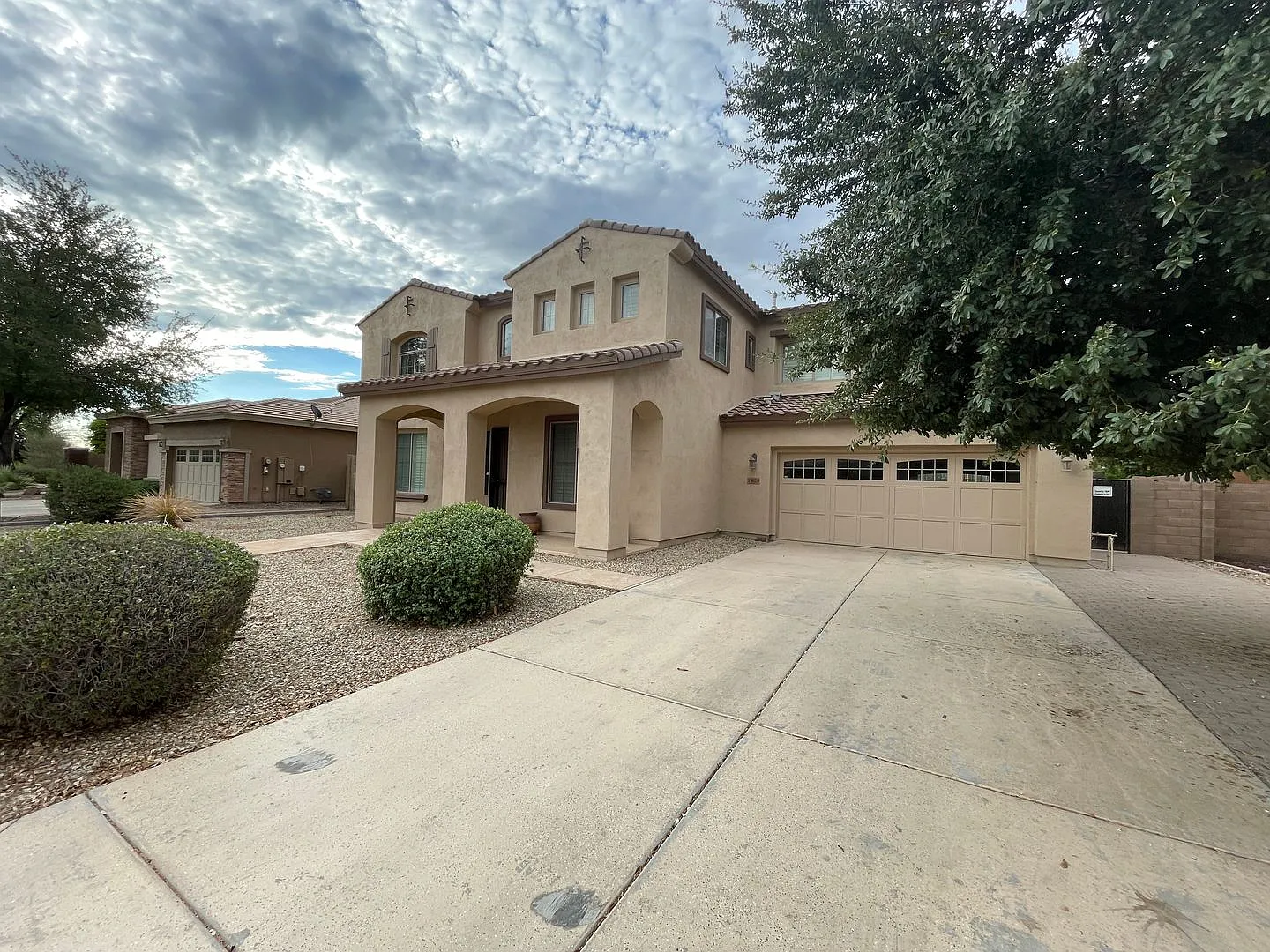Ideal 6 Br 4 Ba 3 Cg Home Near Loop 303 and Camelback in Goodyear — Photo 1