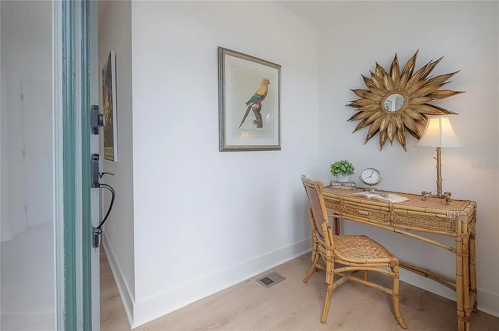 2 bed, 2.0 bath, 1004 sqft, $3,100 — Photo 2