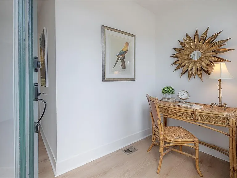 408 E Amelia Ave — Photo 3
