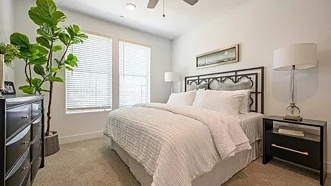 569 N Sylmar Ln — Photo 5