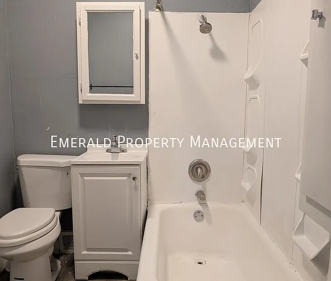 964 N Court St — Photo 9