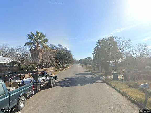 Exterior Neighborhood (street photo)