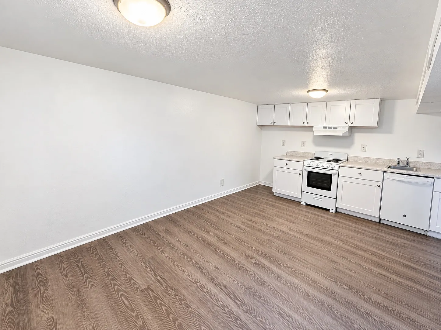 235 International Ave — Photo 3