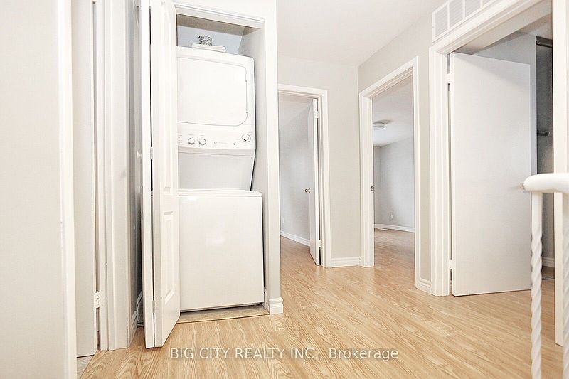 Toronto House for rent - 4 Bedrooms — photo 9