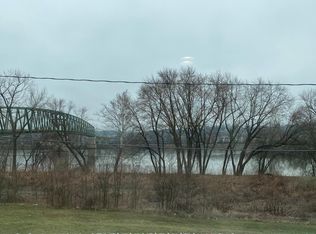 107 W 2nd St APT B, Williamstown, WV 26187