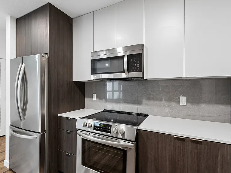 Maxwell Apartments — Photo 13