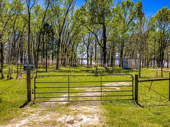 4th image of 2405 Barretts Landing Rd