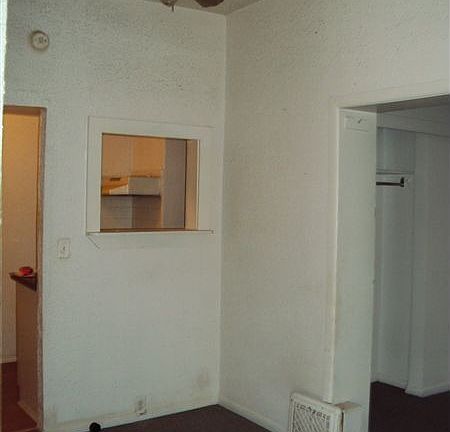LIVING AREA WITH CEILING FAN