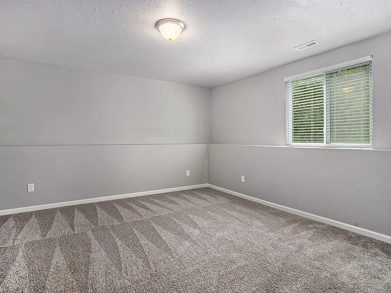 742 E Pine Hill Ave — Photo 7