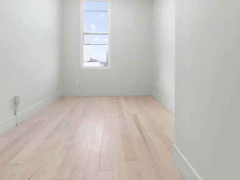 680 Hart St #3 — Photo 8