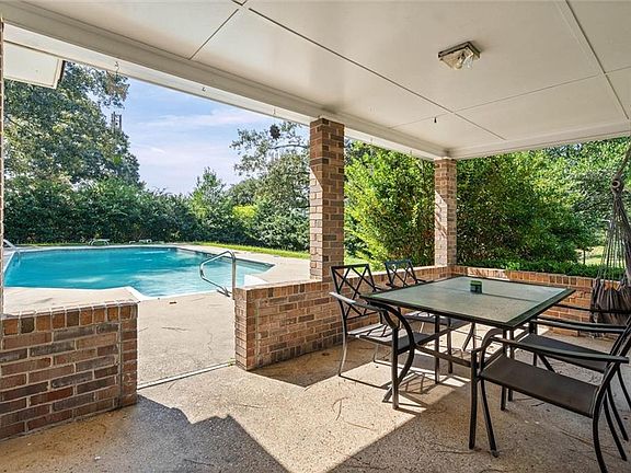 5th image of 16925 Celeste Rd