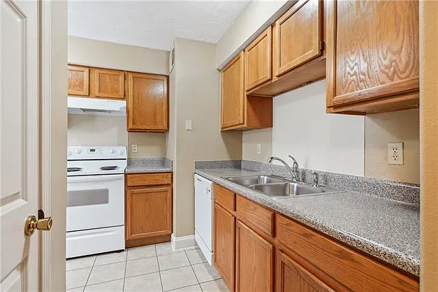 4425 Barnett St #A — Photo 5