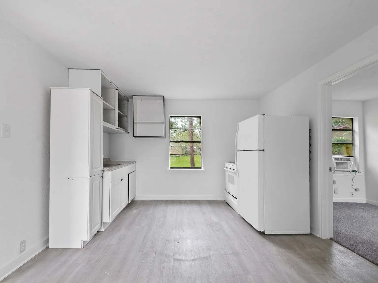806 E Emily Ave — Photo 3