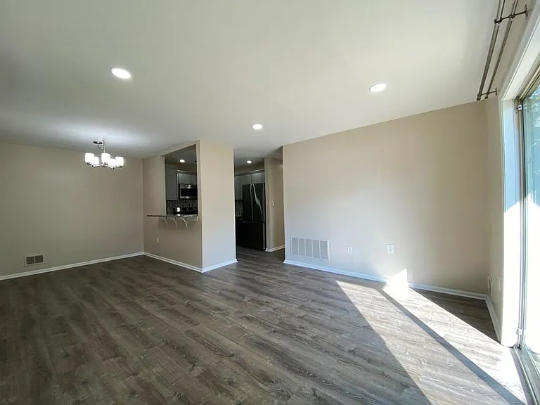 11 Quince Ct — Photo 2