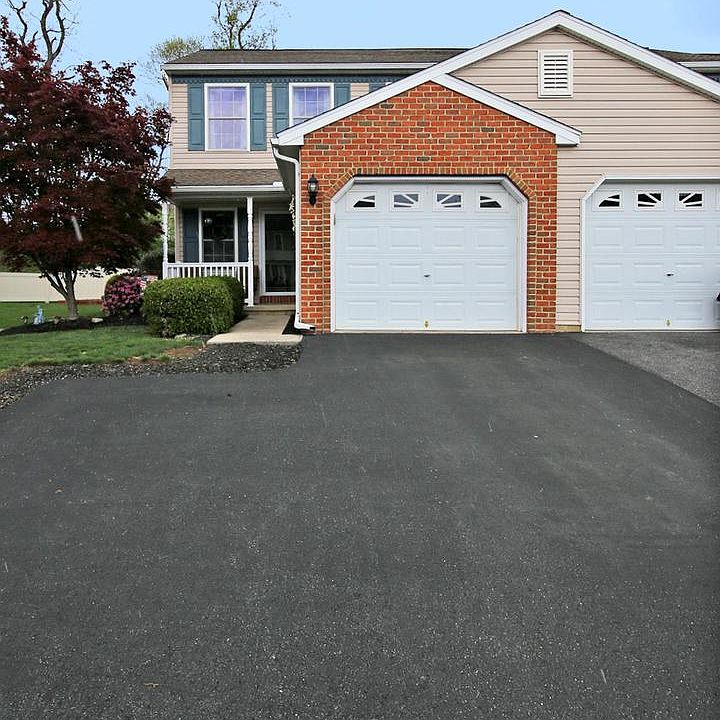 1st image of 21 Beverly Dr