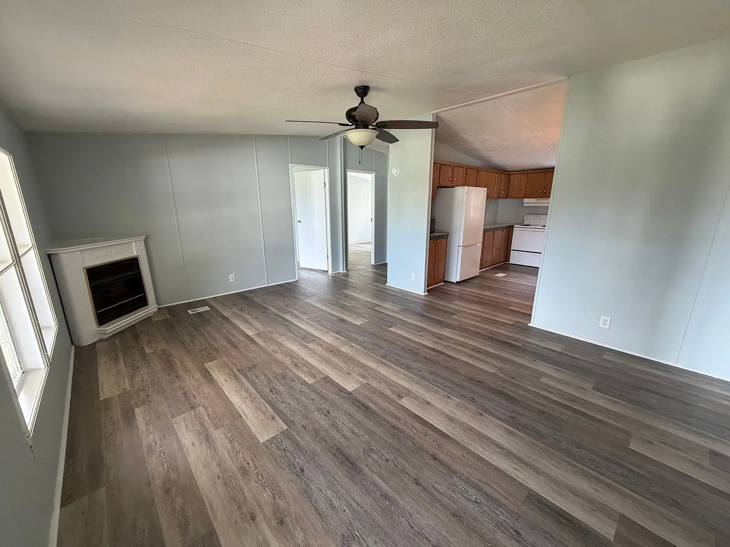 Spacious 3 Bedroom Home with Large Front Porch — Photo 3