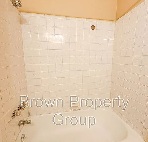 2310 Barrington Cir — Photo 8
