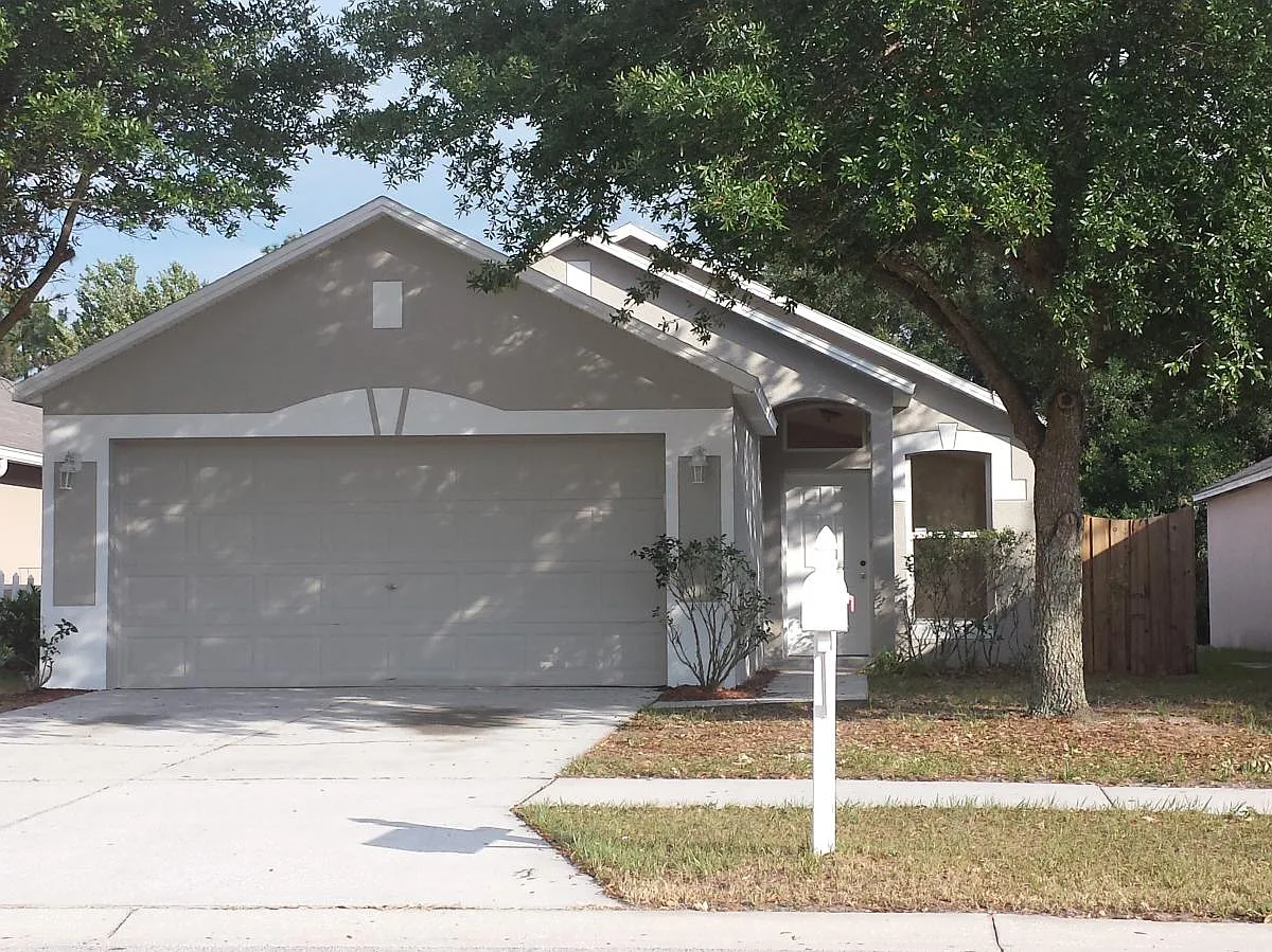 Photo 1 of 4 - 30622 Birdhouse Dr - Wesley Chapel, FL Primary Photo - 30622 Birdhouse Dr