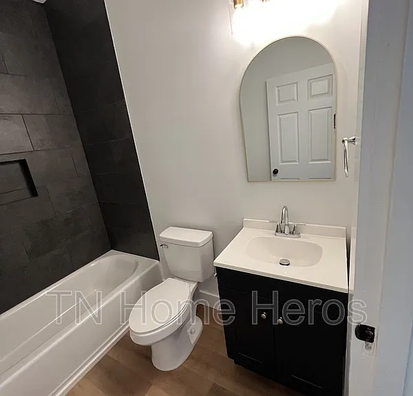 2811 E 5th Ave — Photo 5