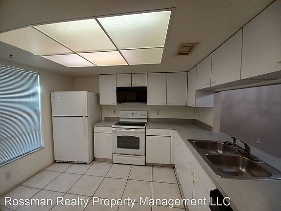 4th image of 1505 SE 24th Ave