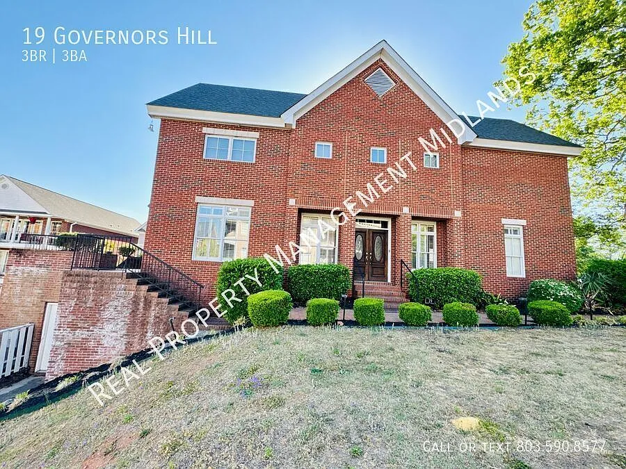 Welcome home to this beautifully appointed 3-bedroom, 2.5-bath residence located in the highly so... — Photo 2